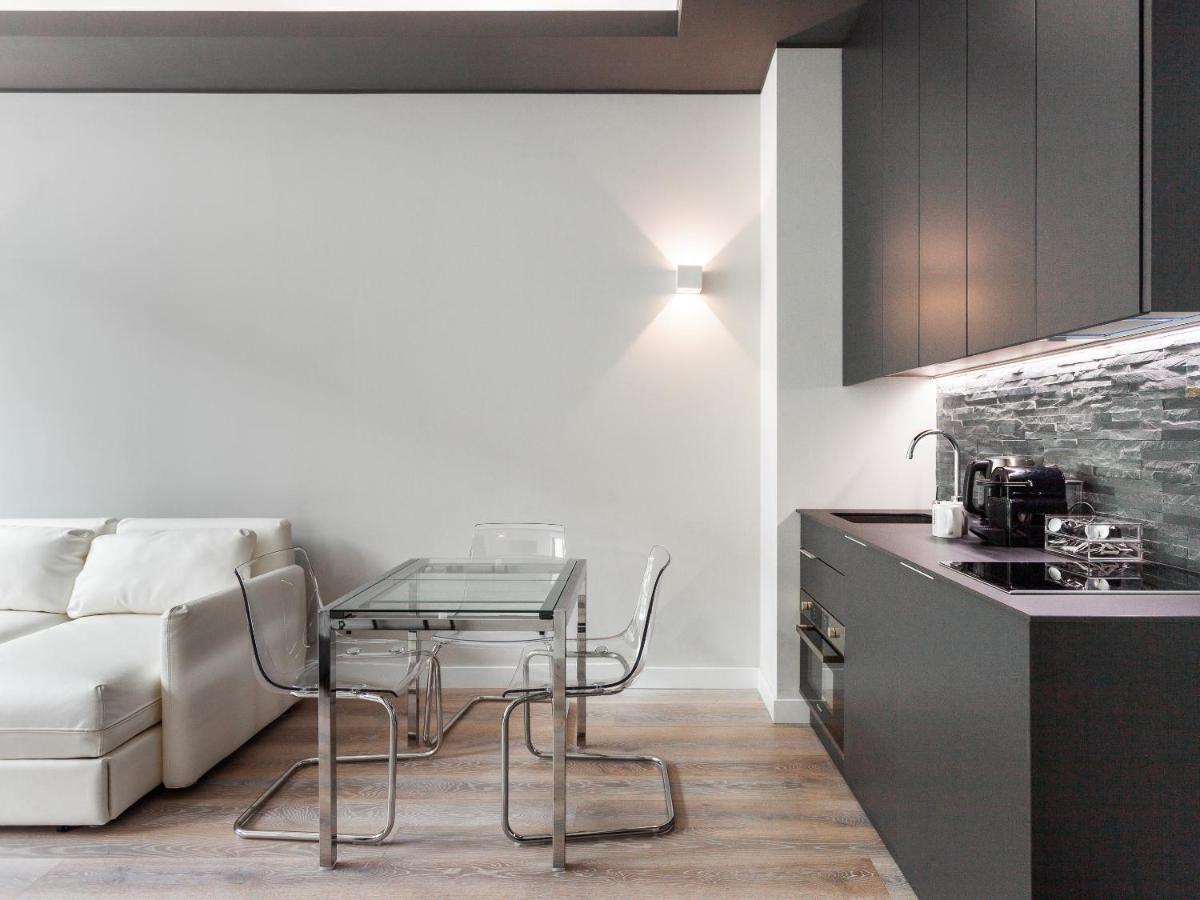Easyhomes-City Centre Suites Milano Exteriör bild